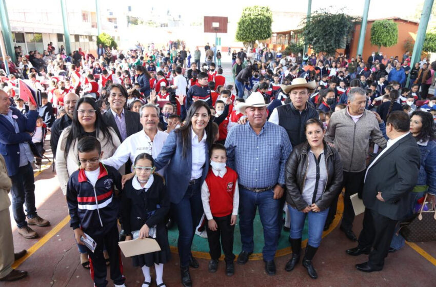  SEE lleva lentes, útiles e internet a escuelas y albergues de Madero