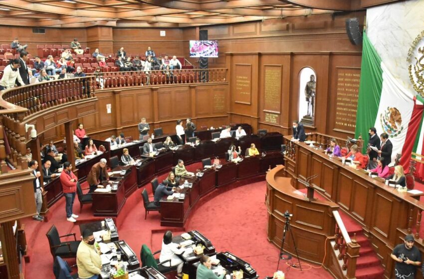  Alista 75 Legislatura entrega de la Presea “Primer Supremo Tribunal de Justicia para la América Mexicana, Ario 1815”