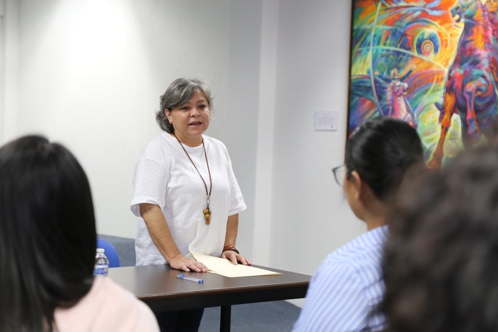 Entrega SEE órdenes de adscripción a maestros que van a comunidades