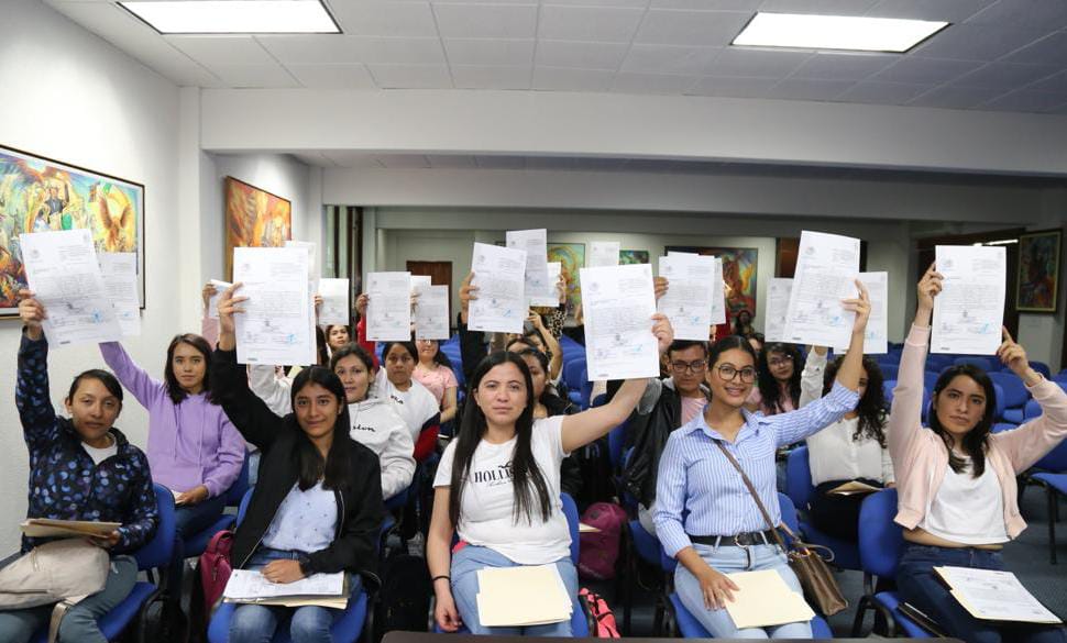  Entregadas, más de 200 claves a egresados normalistas: SEE