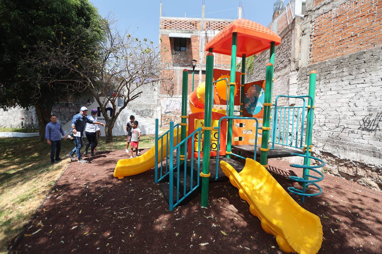  Alfonso Martínez convierte espacio abandonado en parque recreativo