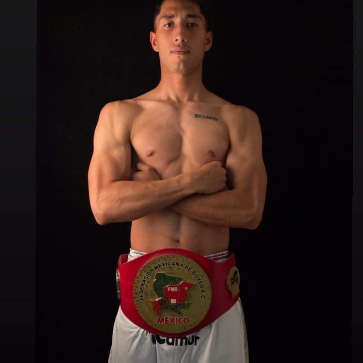  Boxeador moreliano ingresa al terreno profesional