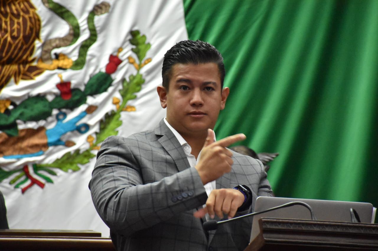  Necesario agilizar por Ley, la entrega-recepción en municipios: Víctor Zurita