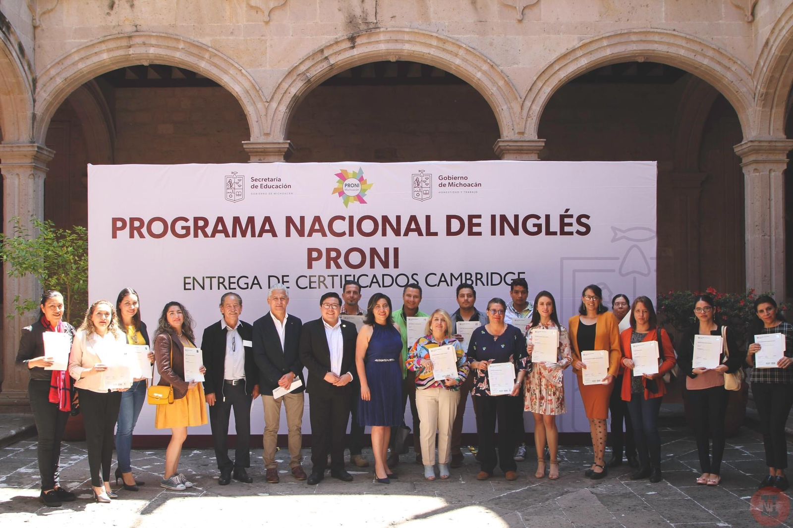  Entrega SEE certificación a docentes en el dominio del idioma inglés