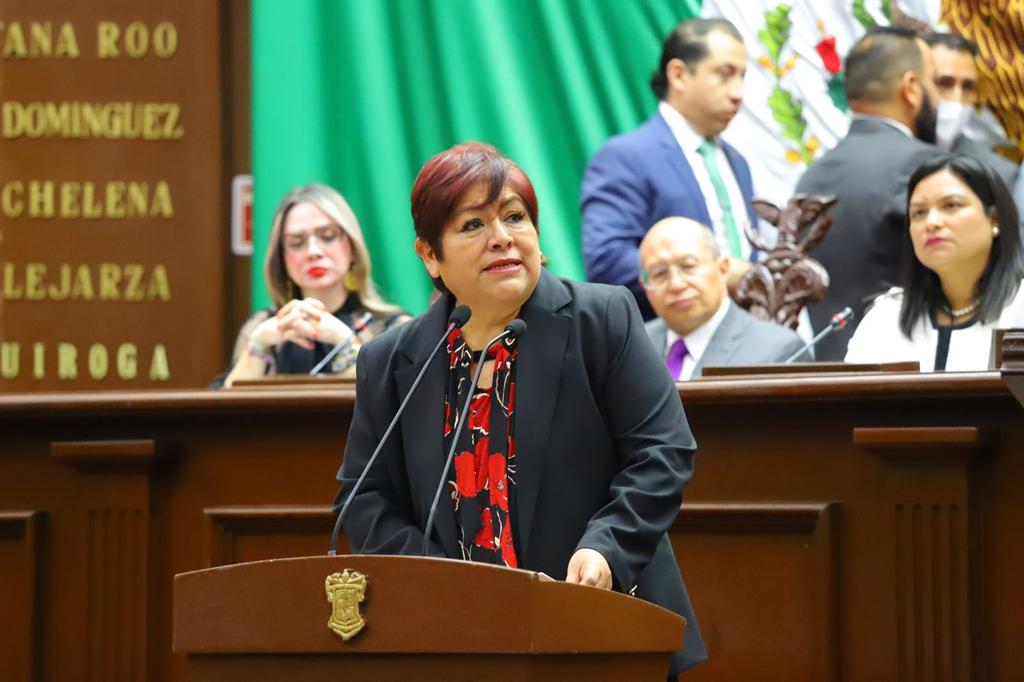  Recibe Fermina Arellano condecoración “La Mujer Michoacana 2023”