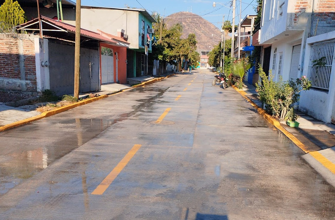  Entrega SCOP en Apatzingán obra pública por cooperación