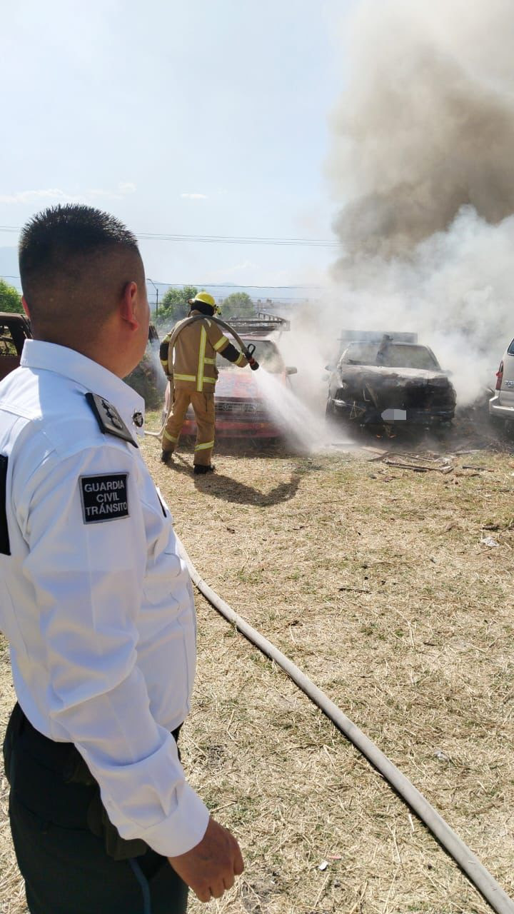 SSP y Protección Civil controlan incendio en corralón de Morelia