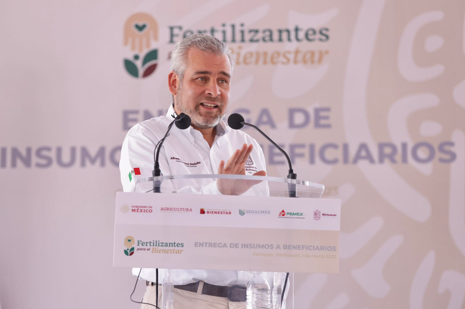  Arranca Bedolla entrega de fertilizante gratuito a productores michoacanos