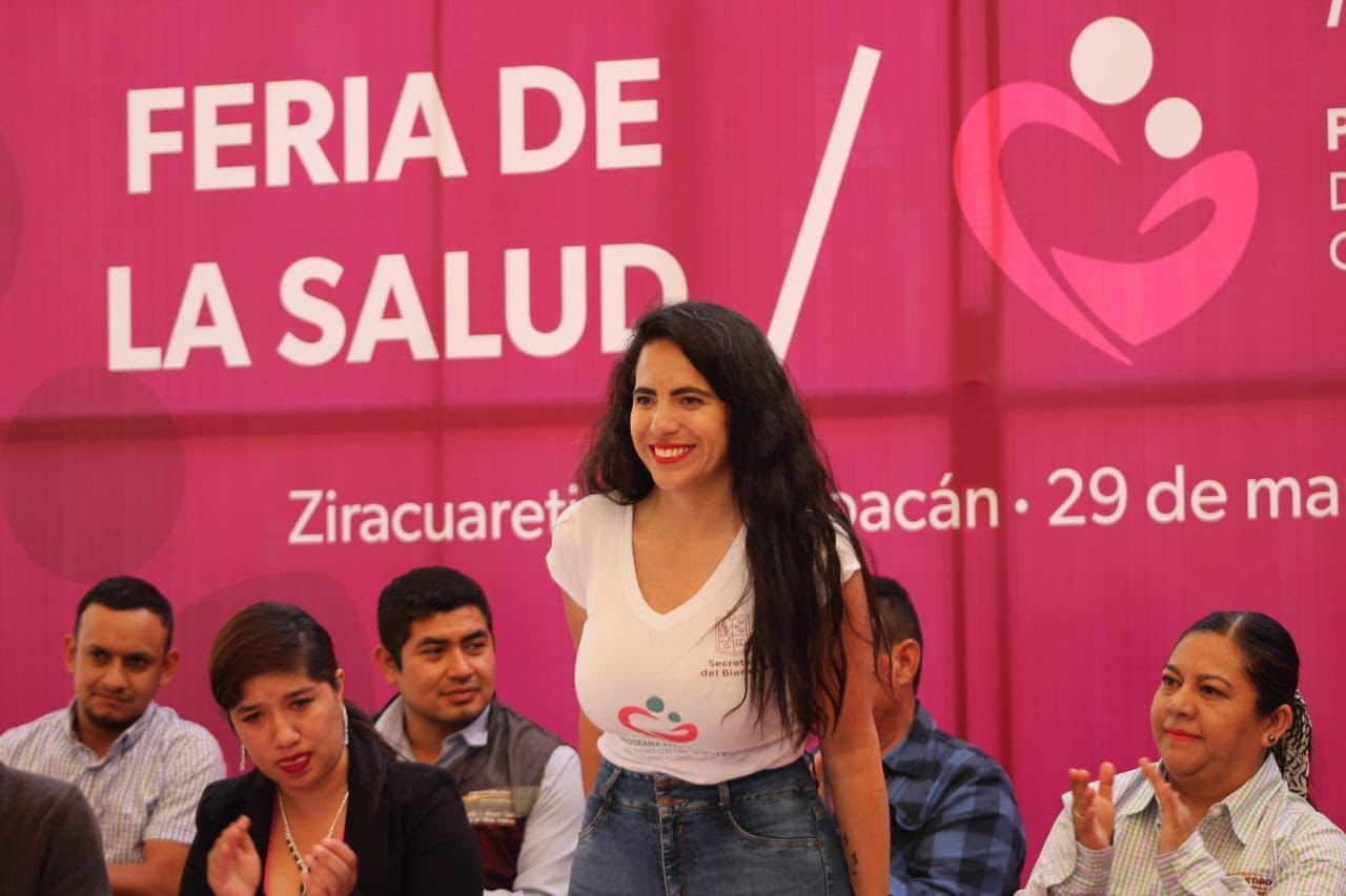  Lleva Bienestar a Ziracuaretiro afiliación al programa de mujeres con cáncer