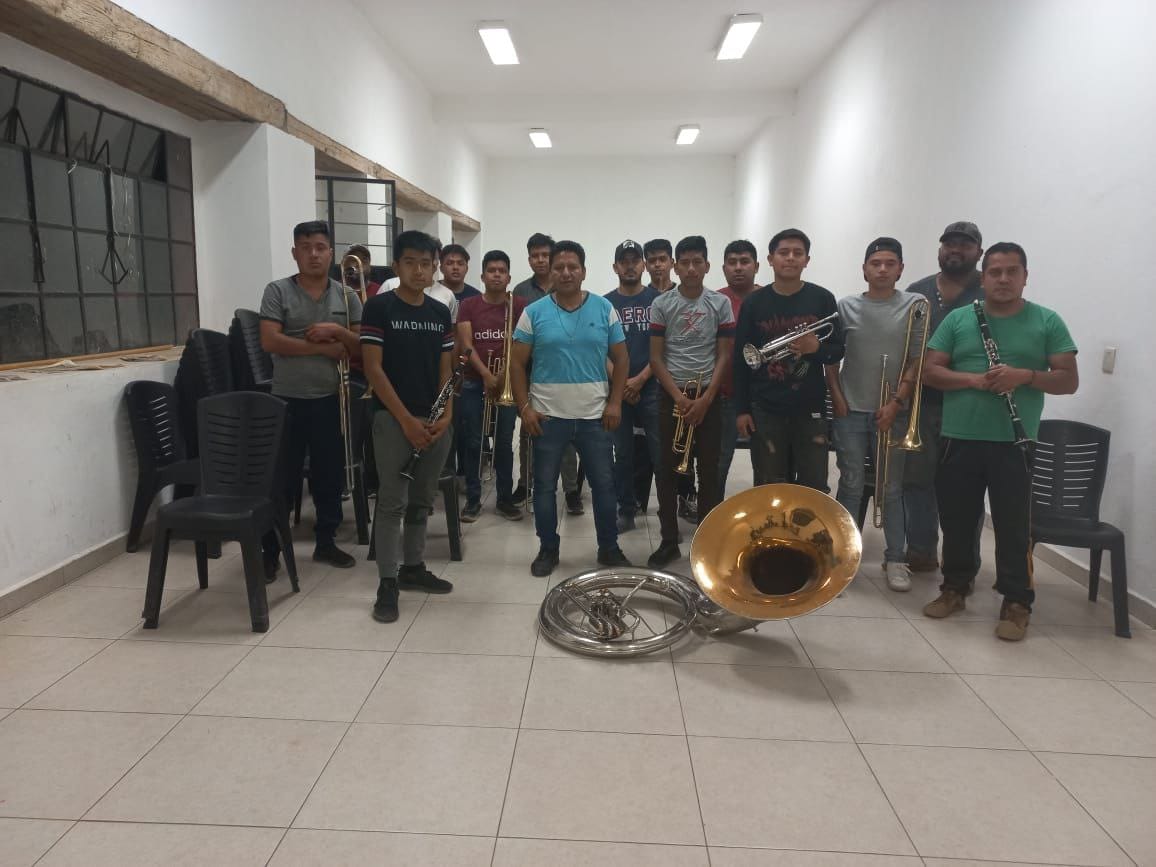 Brinda gobierno municipal capacitación para el uso de instrumentos musicales en Teremendo de los Reyes