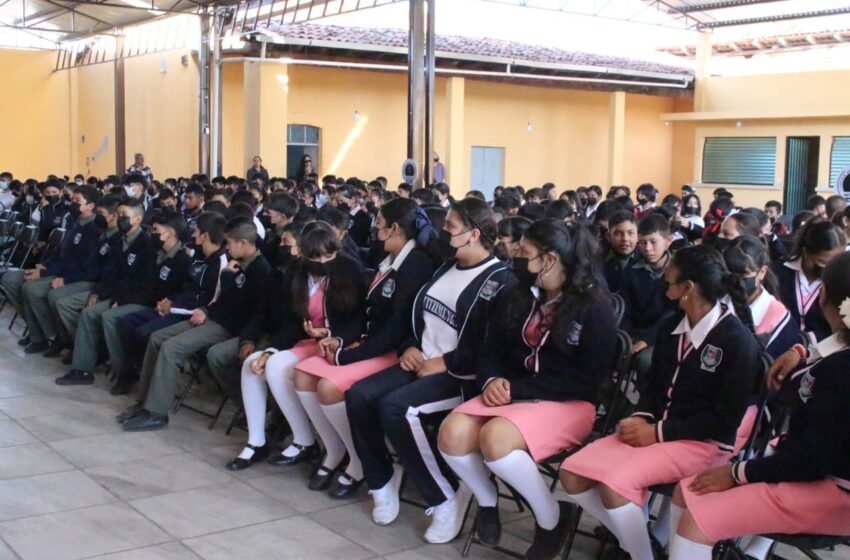  Gobierno Municipal imparte capacitaciones contra violencia y prevención de adicciones en zona rural