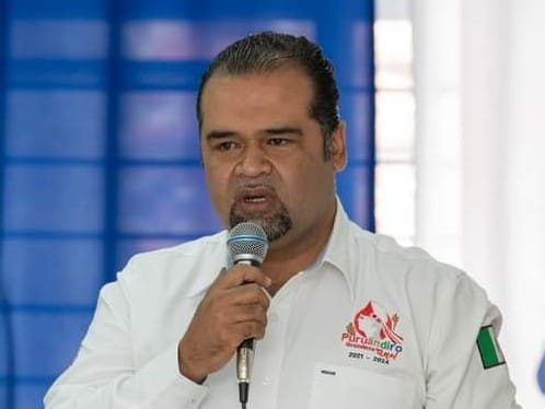 Educación es estratégica en Puruándiro: Víctor Vázquez