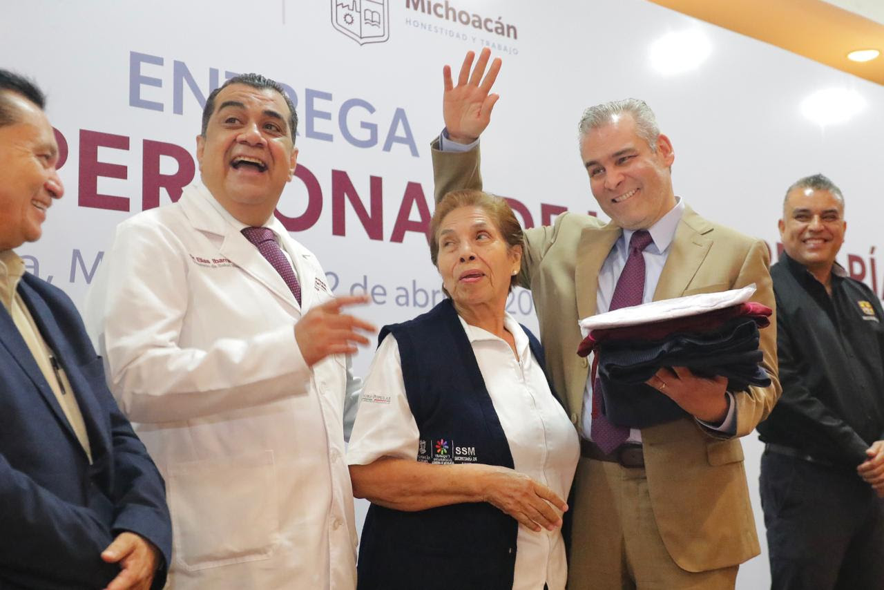  Reconoce Bedolla labor solidaria y humanitaria de trabajadores del sector salud