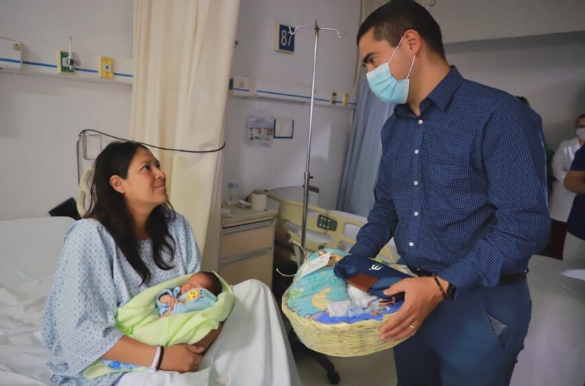  El DIF Morelia celebra la llegada de bebés con canastillas para mamás en el Hospital de la Mujer