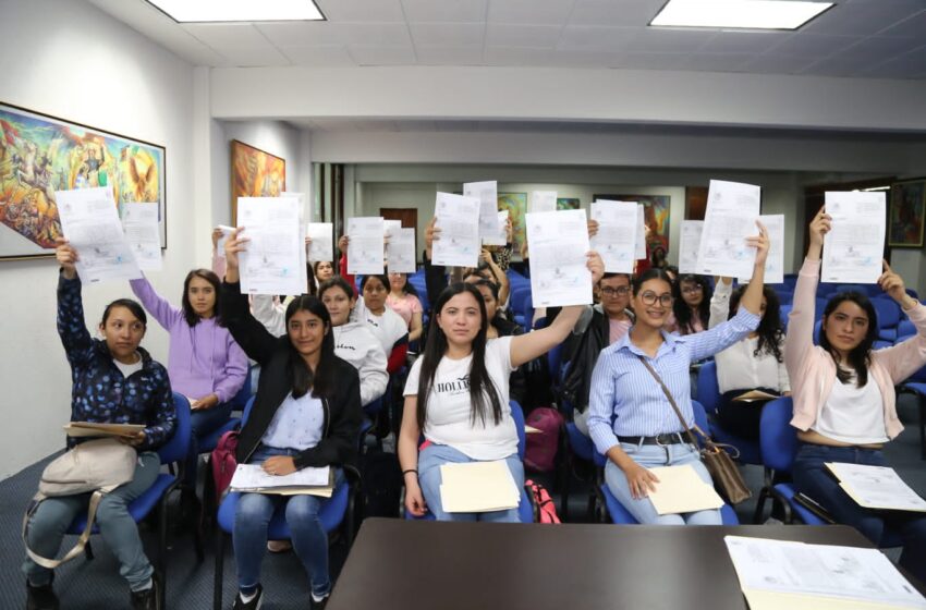 SEE ha asignado 2 mil 400 plazas docentes en Michoacán