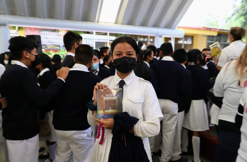  SEE fomenta la lectura con la entrega de 25 mil libros