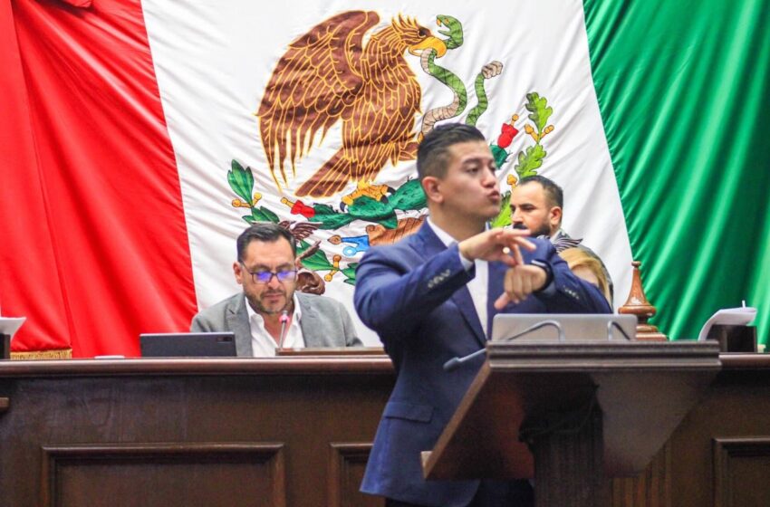  Estacionamientos deben hacerse responsables de afectaciones a vehículos: Víctor Zurita