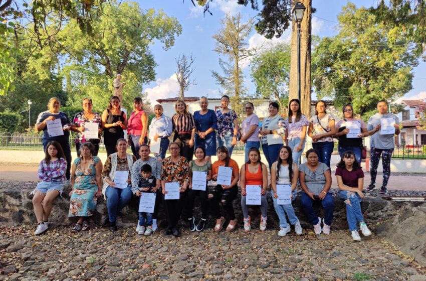  Concluye SEFECO taller de autoempleo para mujeres en Tiripetío