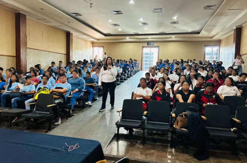  Imparte FGE taller denominado “Cuidado con lo que observas y compartes en redes sociales y el Internet”