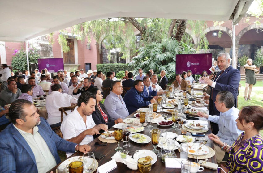  Anuncia Bedolla fondo federal de estabilización a municipios; apoyará obra pública