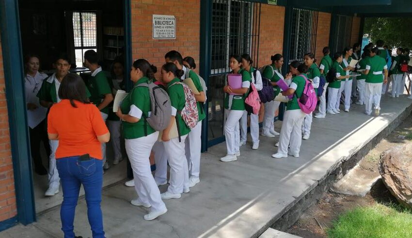 Asignan a estudiantes de Enfermería del Conalep plazas para servicio social
