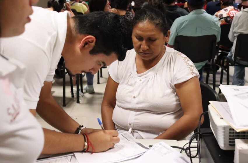  Tierra Caliente recibe apoyos económicos para mujeres y niños con cáncer