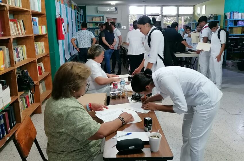  Conalep entrega plazas para servicio social en Enfermería en LC