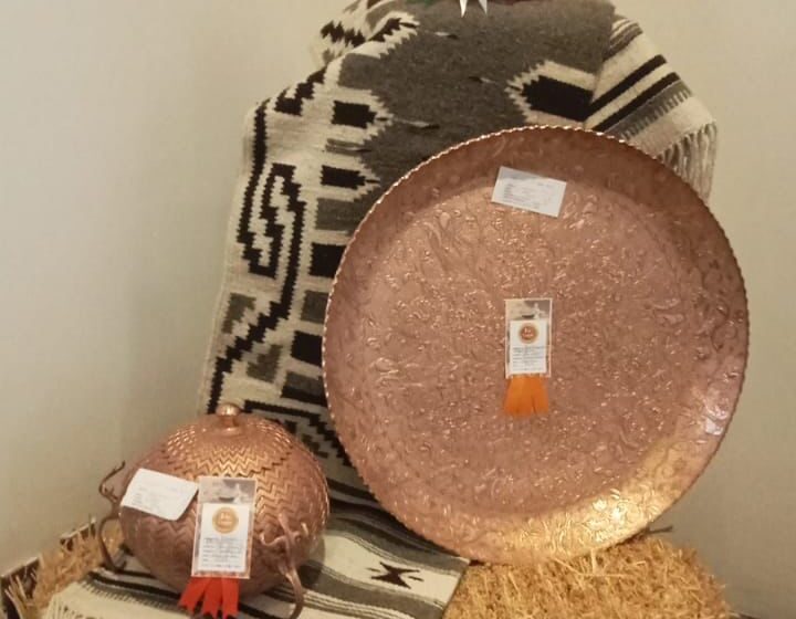  Brillan artesanías de cobre en la Feria Nacional de Santa Clara