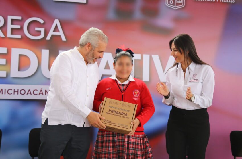  Gobierno estatal refuerza su compromiso de dotar de útiles escolares a niñas y niños