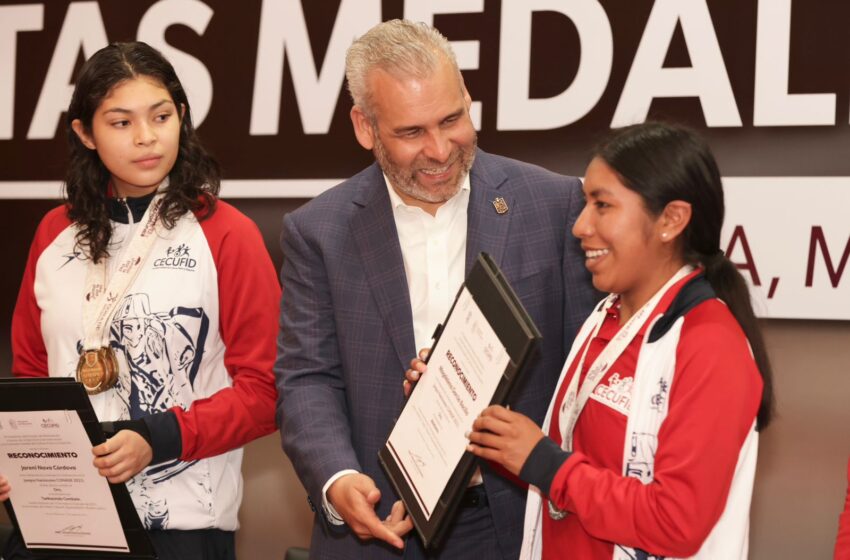 Reconoce Bedolla a medallistas de Nacionales Conade 2023
