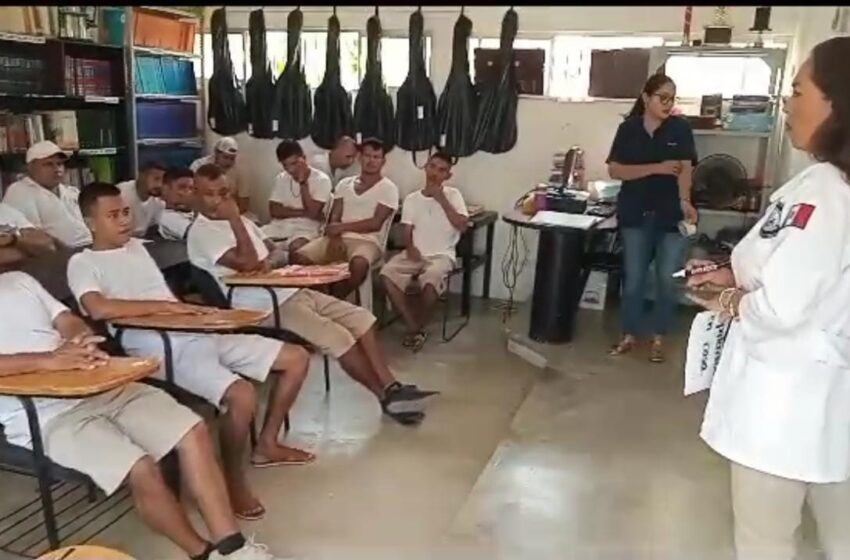  Orientan a internos del penal de Lázaro Cárdenas en paternidad responsable