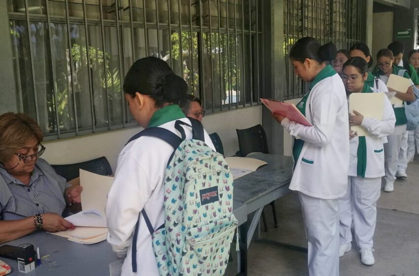 Inician servicio social más de 600 estudiantes de Enfermería del Conalep