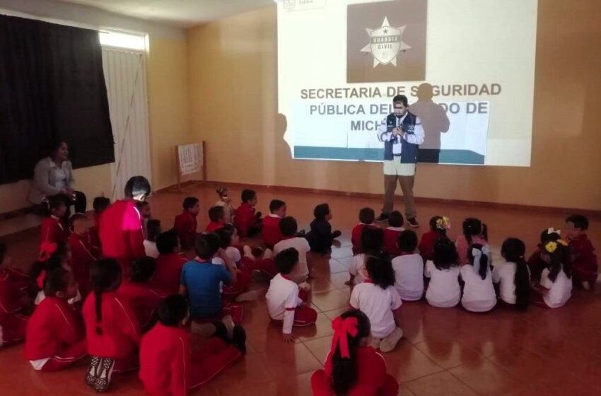  SSP brinda taller educativo a estudiantes de preescolar, en Morelia