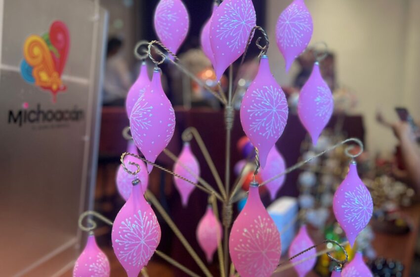 La Navidad llega a Tlalpujahua con su tradicional Feria de la Esfera