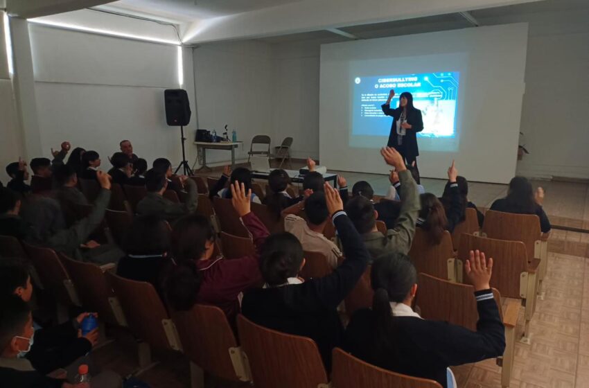  SSP brinda conferencia informativa a estudiantes de secundaria, en Morelia