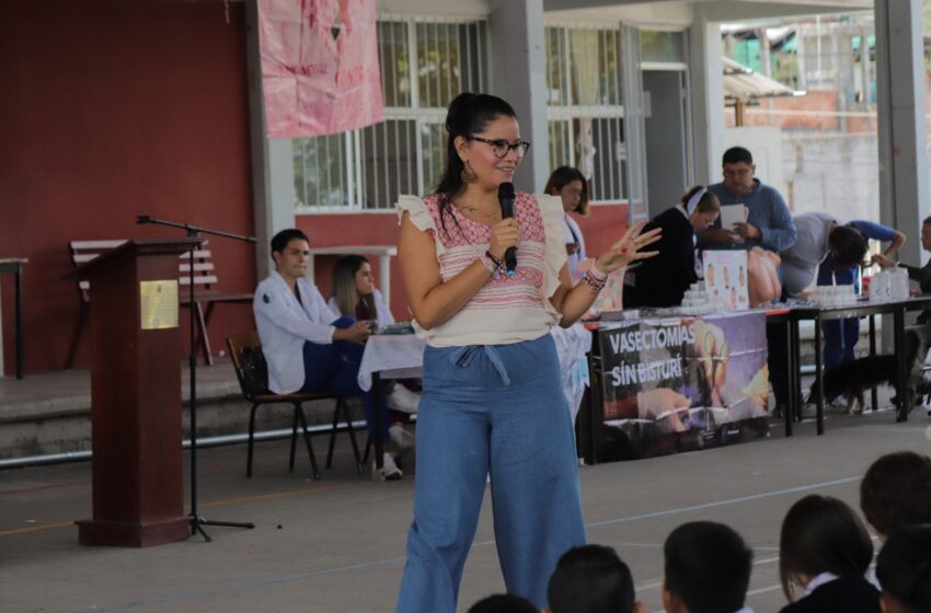  Lleva Seimujer información de salud reproductiva a estudiantes de Tarímbaro