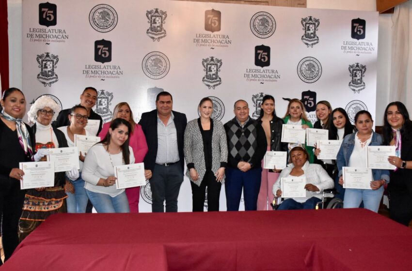  El Poder Legislativo capacita a trabajadores en Lengua de Señas Mexicanas