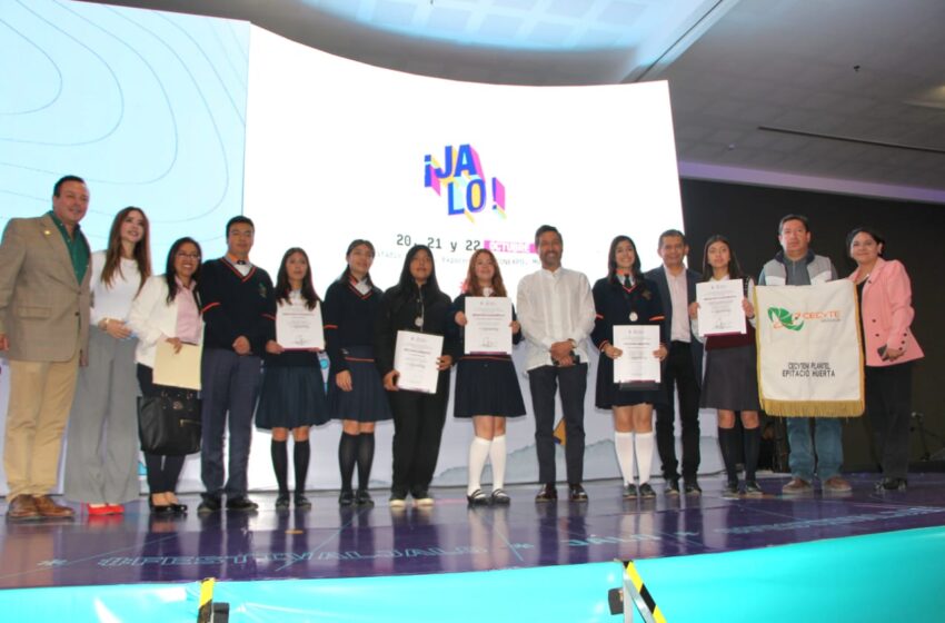  Reconocen a 9 estudiantes del Cecytem con Premio Michoacano de la Juventud