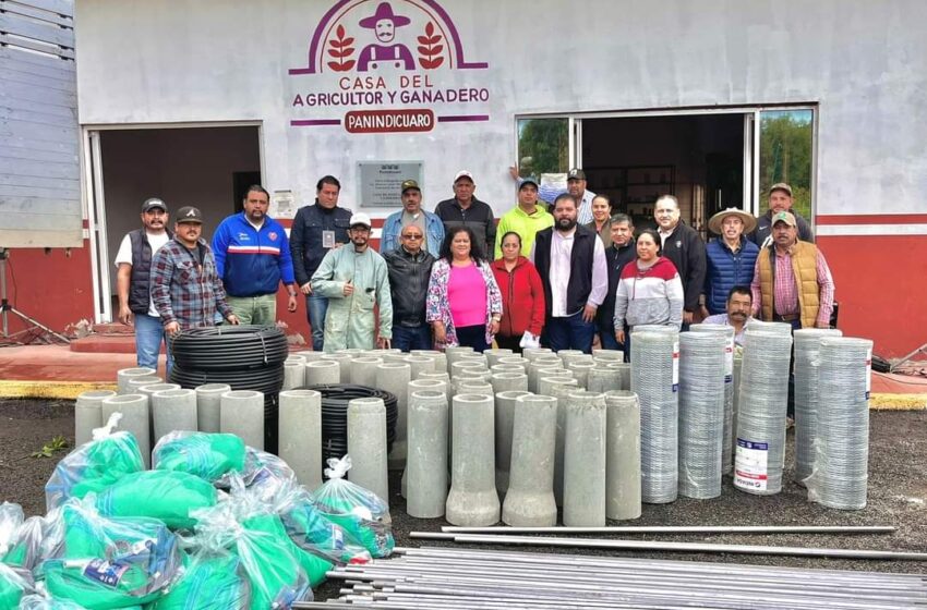  Sader entrega paquetes para armar biodigestores a productores de 12 municipios