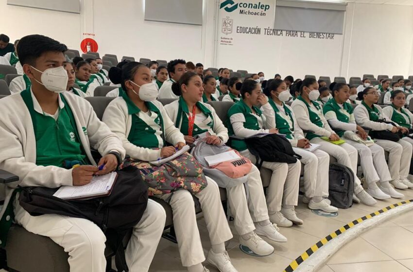  Estudiantes de Enfermería del Conalep reciben inducción a prácticas clínicas