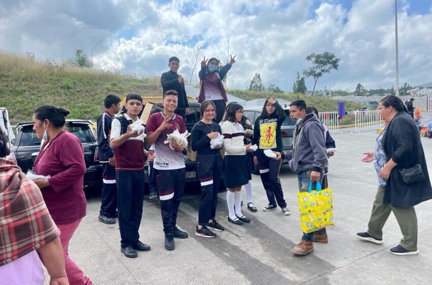  Cecytem forma jóvenes solidarios; ayudan a familiares de pacientes
