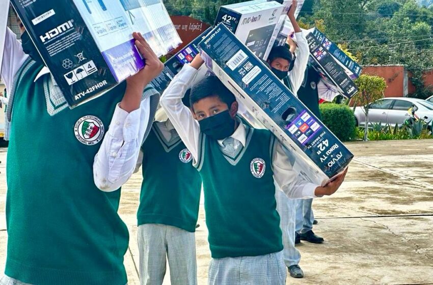  SEE entrega 3 mil pantallas para telesecundarias