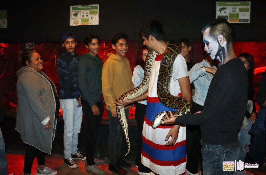  Más de 900 personas vivieron una noche de terror en el Zoo de Morelia