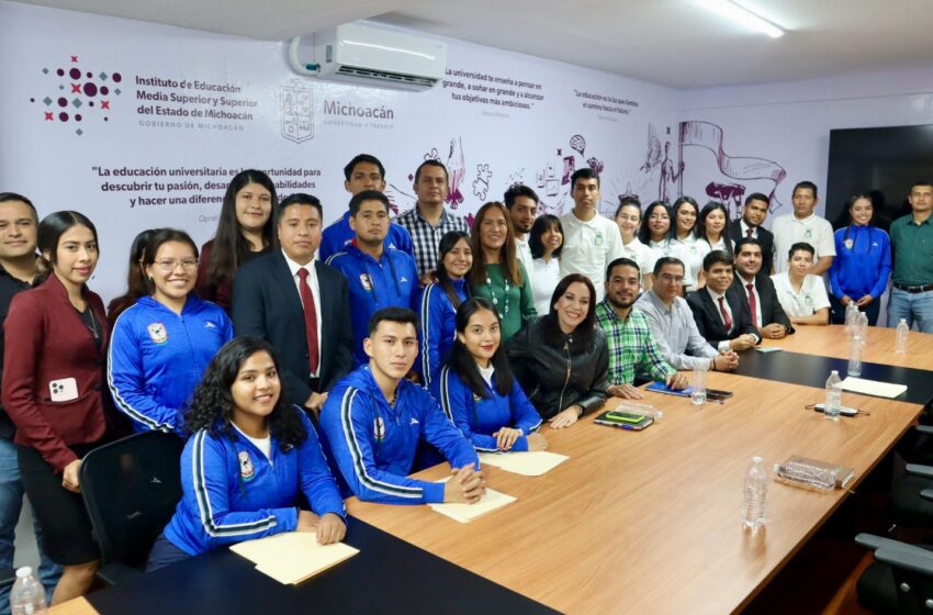  Normalistas de Michoacán destacan en prácticas académicas en Quintana Roo