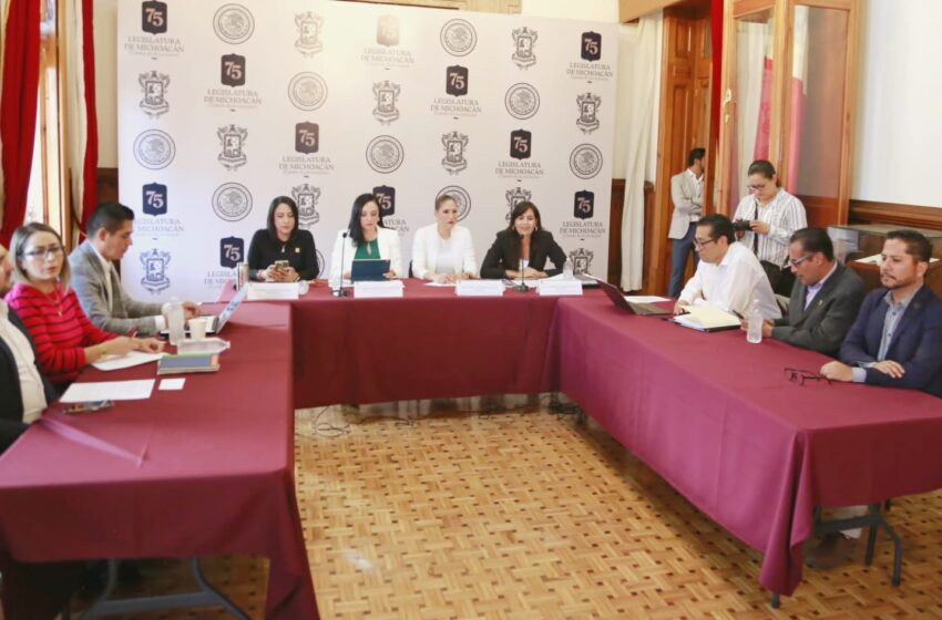 Secretaria de Educación informa avances y retos en el Congreso de Michoacán