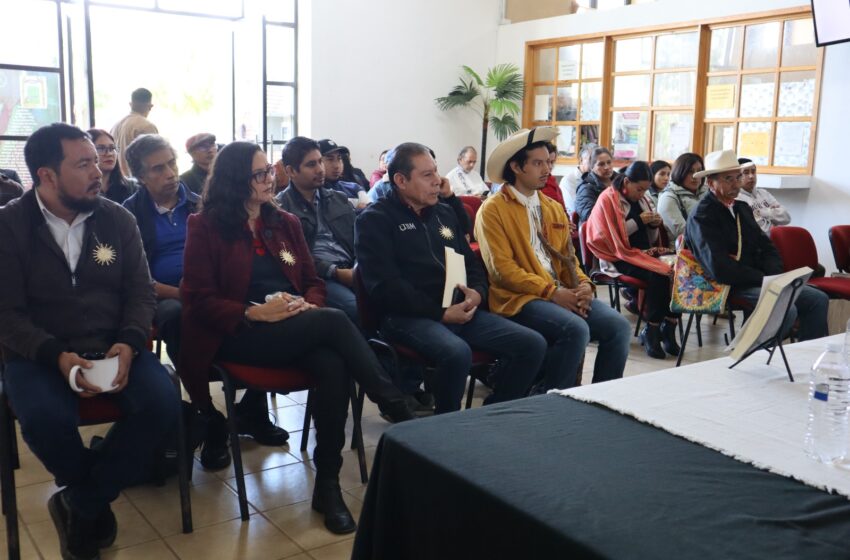 Presenta UIIM los 3 primeros libros editados en esta institución