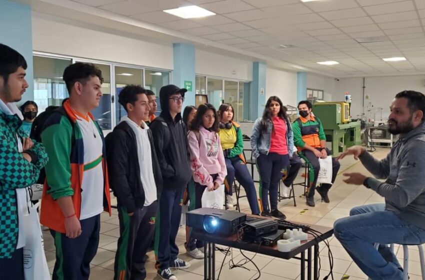  Cecytem inicia proceso de titulación de más de 3 mil egresados