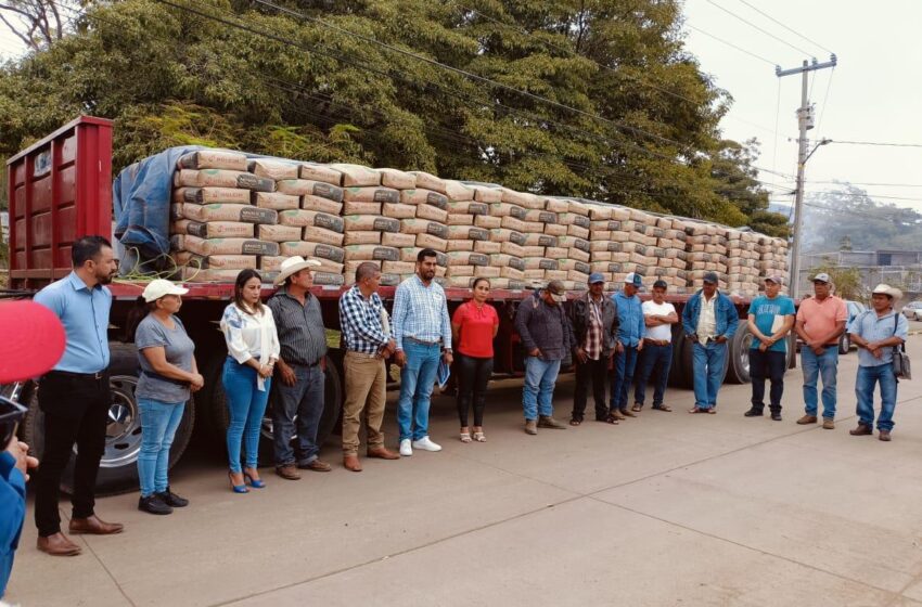  Entrega Sader apoyos para obras de infraestructura hidráulica en Taretan