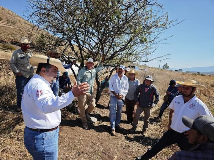 Víctor Vázquez impulsa obra pública y la economía local