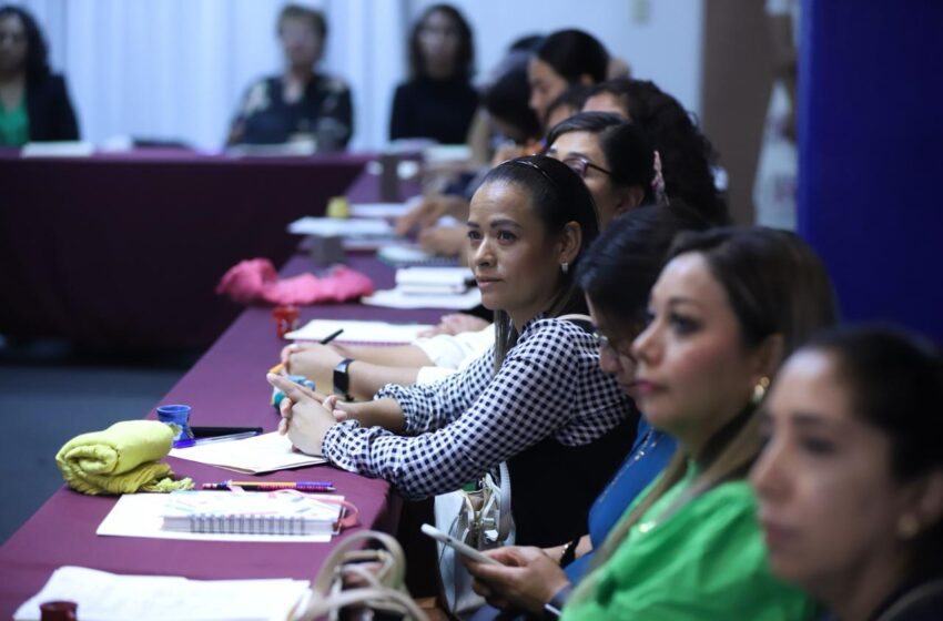  Docentes, papás y mamás trabajarán en equipo a favor de la igualdad: SEE